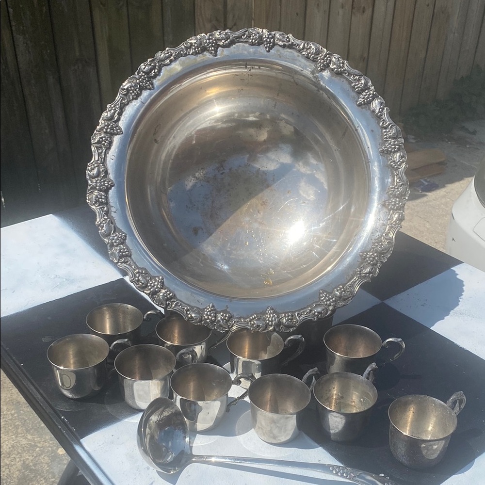 Silver antique punch bowl set! Missing 2 handles! Needs a little tlc